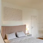 Apartment Modern 3br Near Old Town, Balcony, Free Parking *