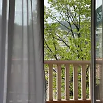 Modern 3br Near Old Town, Balcony, Free Parking