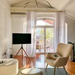 Apartment Modern 3br Near Old Town, Balcony, Free Parking