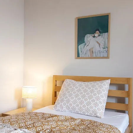 Apartment Modern 3br Near Old Town, Balcony, Free Parking *