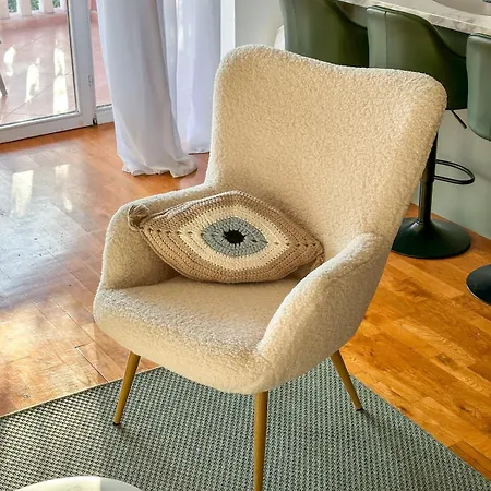 Modern 3br Near Old Town, Balcony, Free Parking