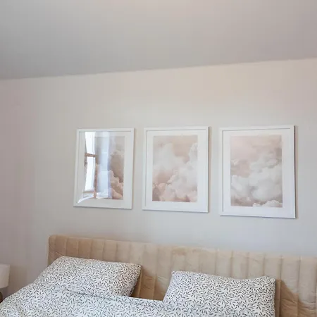 Modern 3br Near Old Town, Balcony, Free Parking