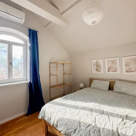 Modern 3br Near Old Town, Balcony, Free Parking Apartment Mostar