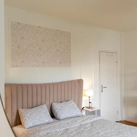Modern 3br Near Old Town, Balcony, Free Parking Apartment