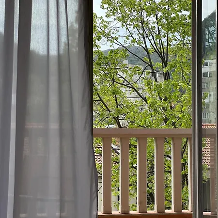 Modern 3br Near Old Town, Balcony, Free Parking