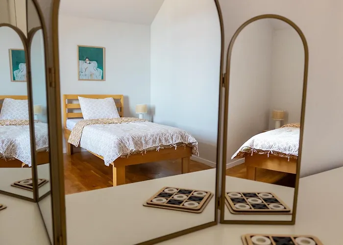 Modern 3br Near Old Town, Balcony, Free Parking